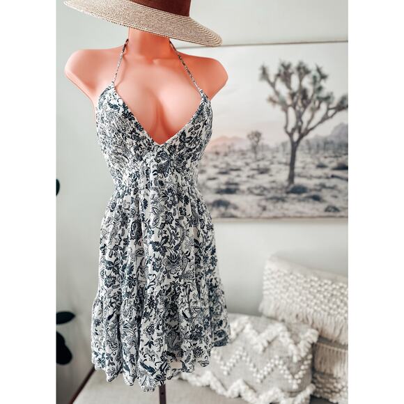 Meet me at the Willow Swing cottagecore floral halter Mini dress - Picture 5 of 5